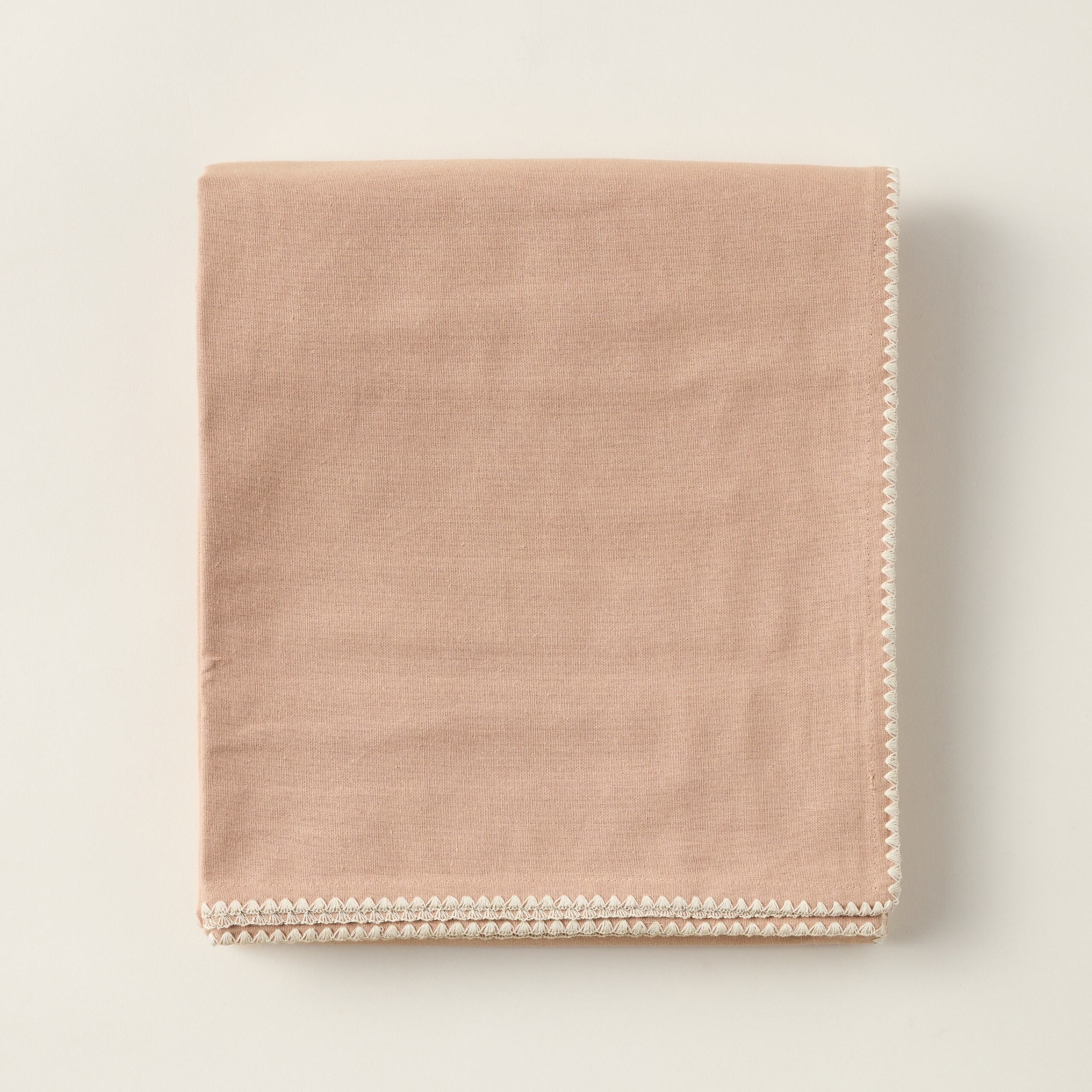Eleanor tablecloth made of 100% cotton with embroidered trim and a nature-inspired color palette.