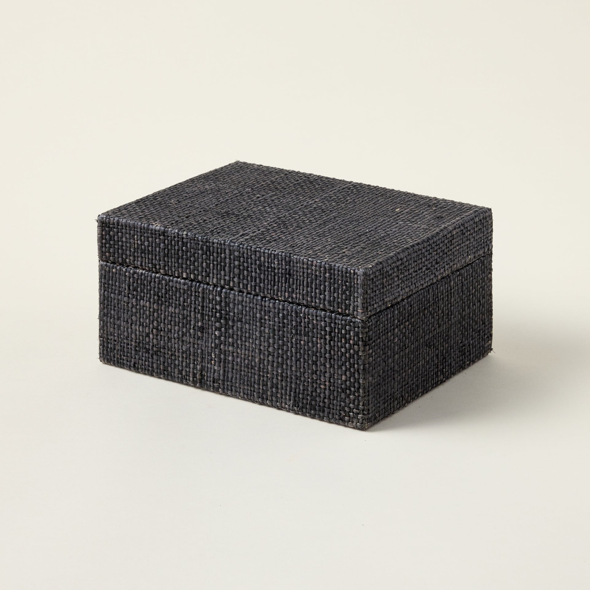 Handcrafted blue raffia and chambray storage box with a braided texture and a refined look.