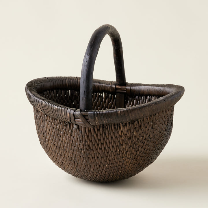 Vintage-inspired wicker basket made from brown willow wood.