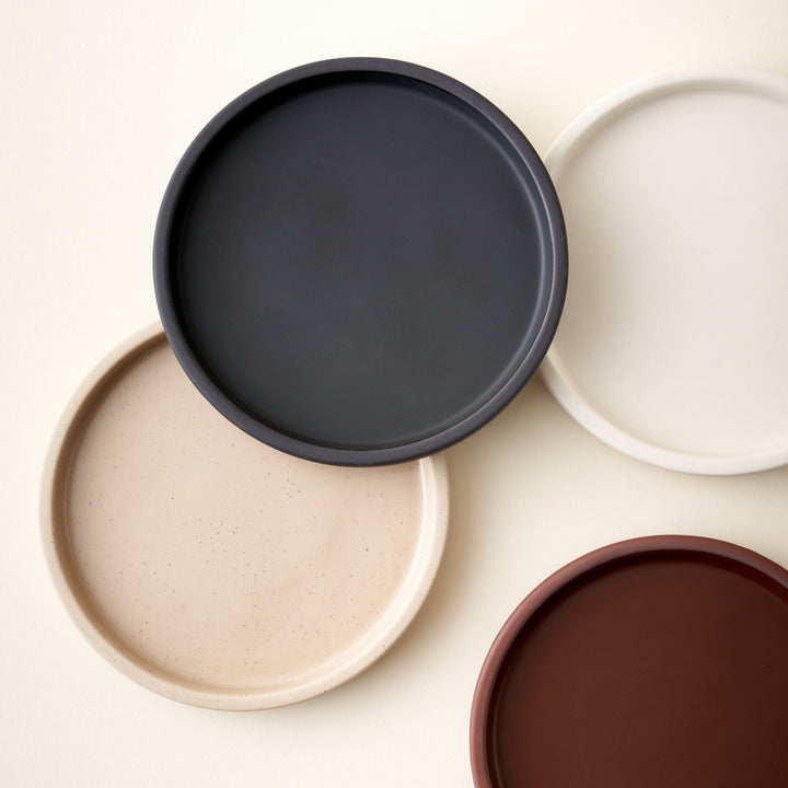 Small ceramic plates in various colors for candles or jewelry.