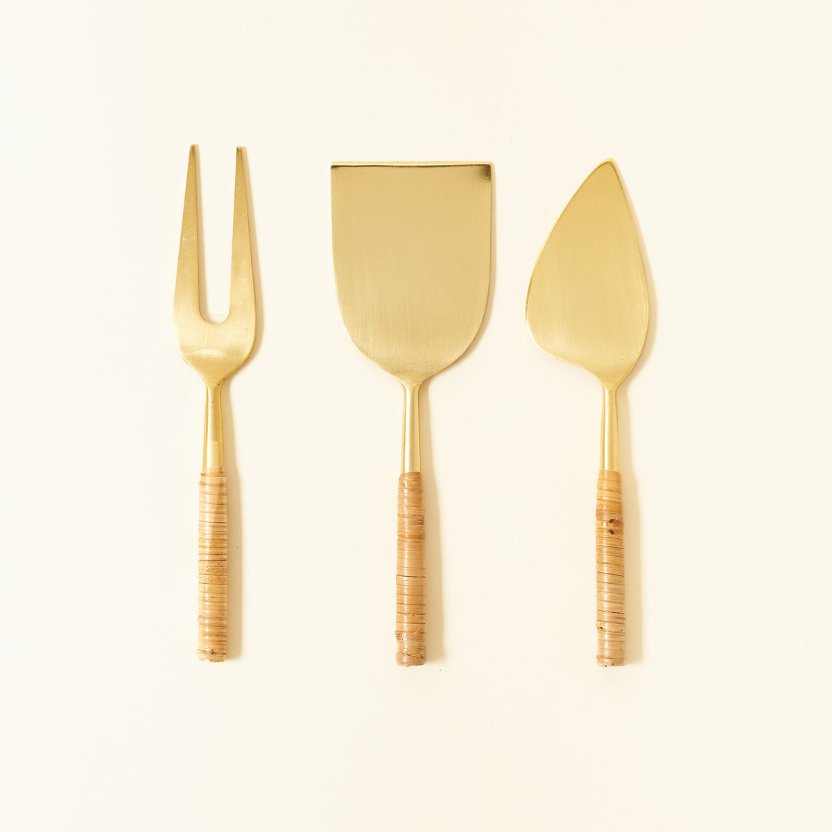 http://katemarkerhome.com/cdn/shop/products/RattanWrappedCheeseServers_BV471_1200x1200.jpg?v=1654543931