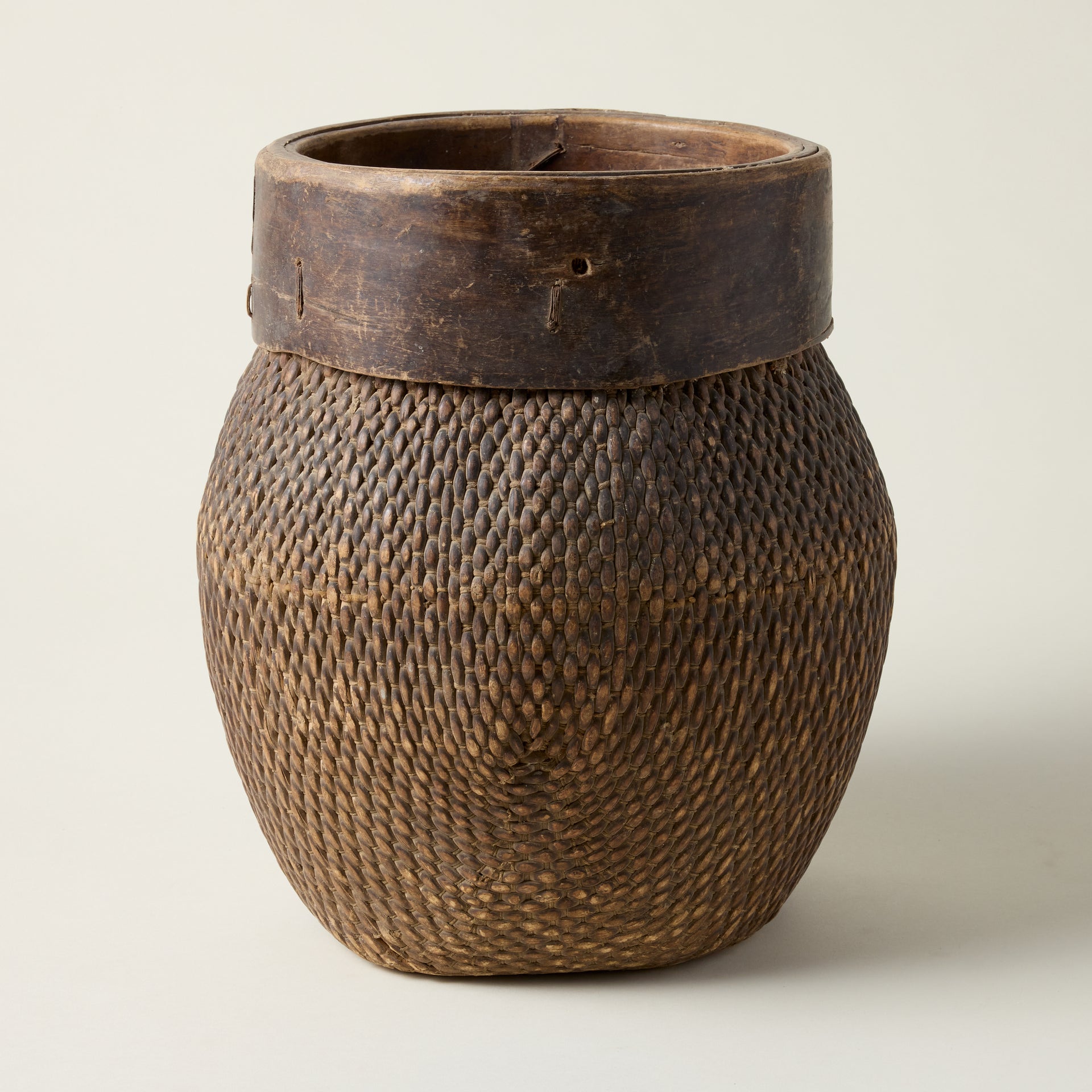 Handcrafted woven Essie basket with a thick band construction and a classic, timeless design.