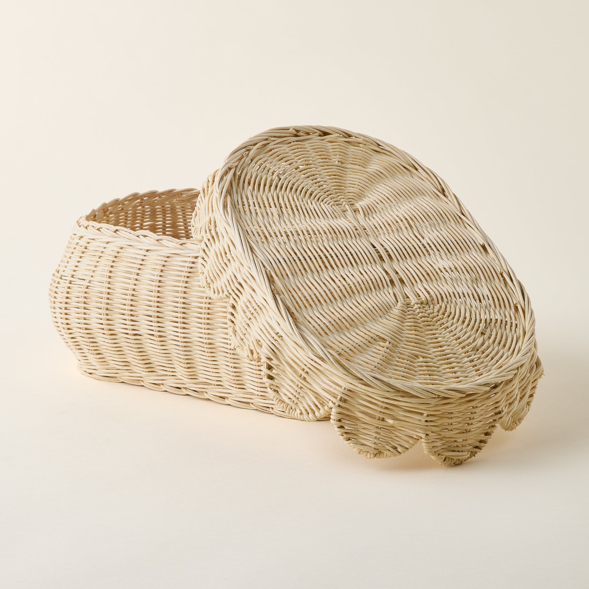 Rattan Scallop Lidded Basket