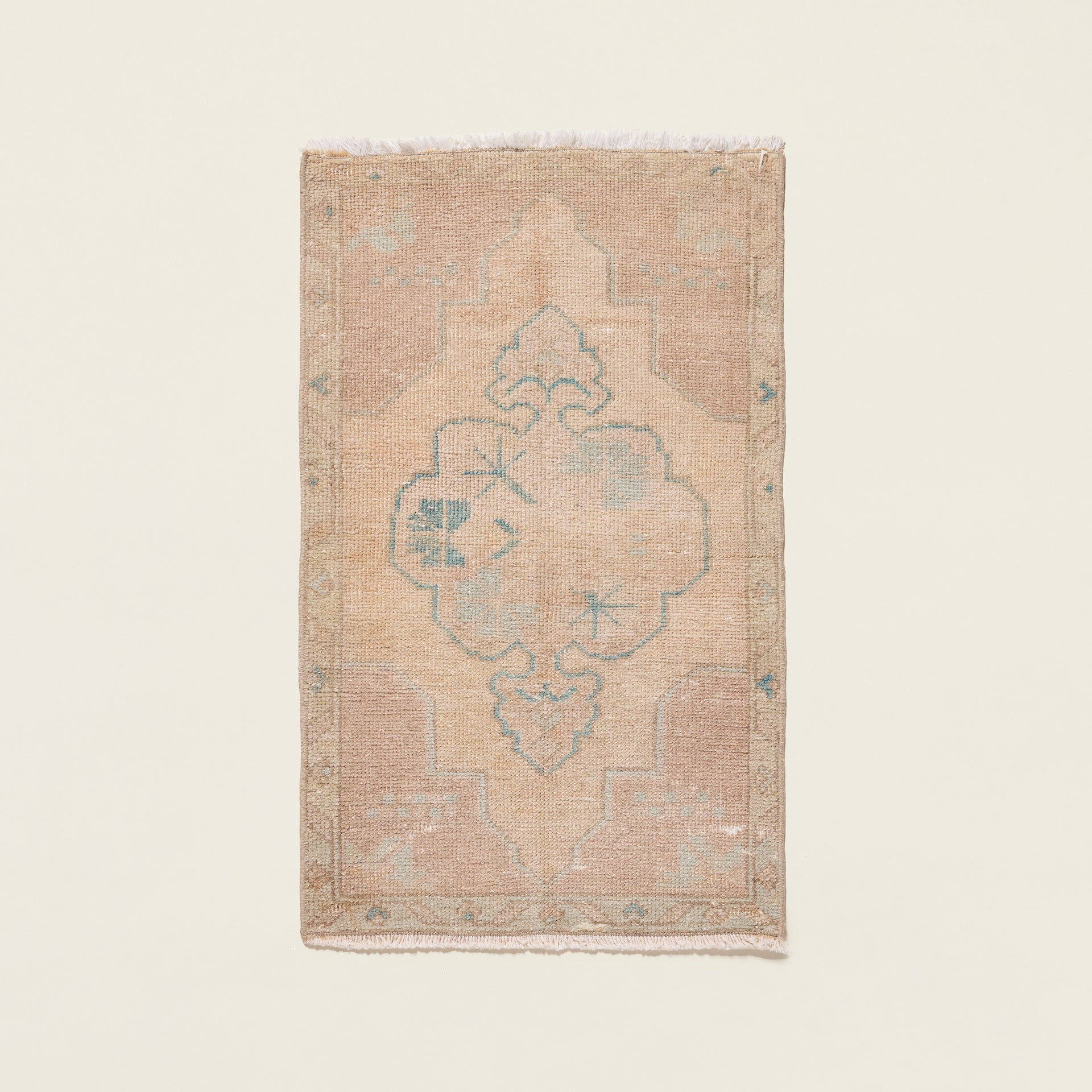 Lonnie Vintage Rug, 1'7" x 2'9"