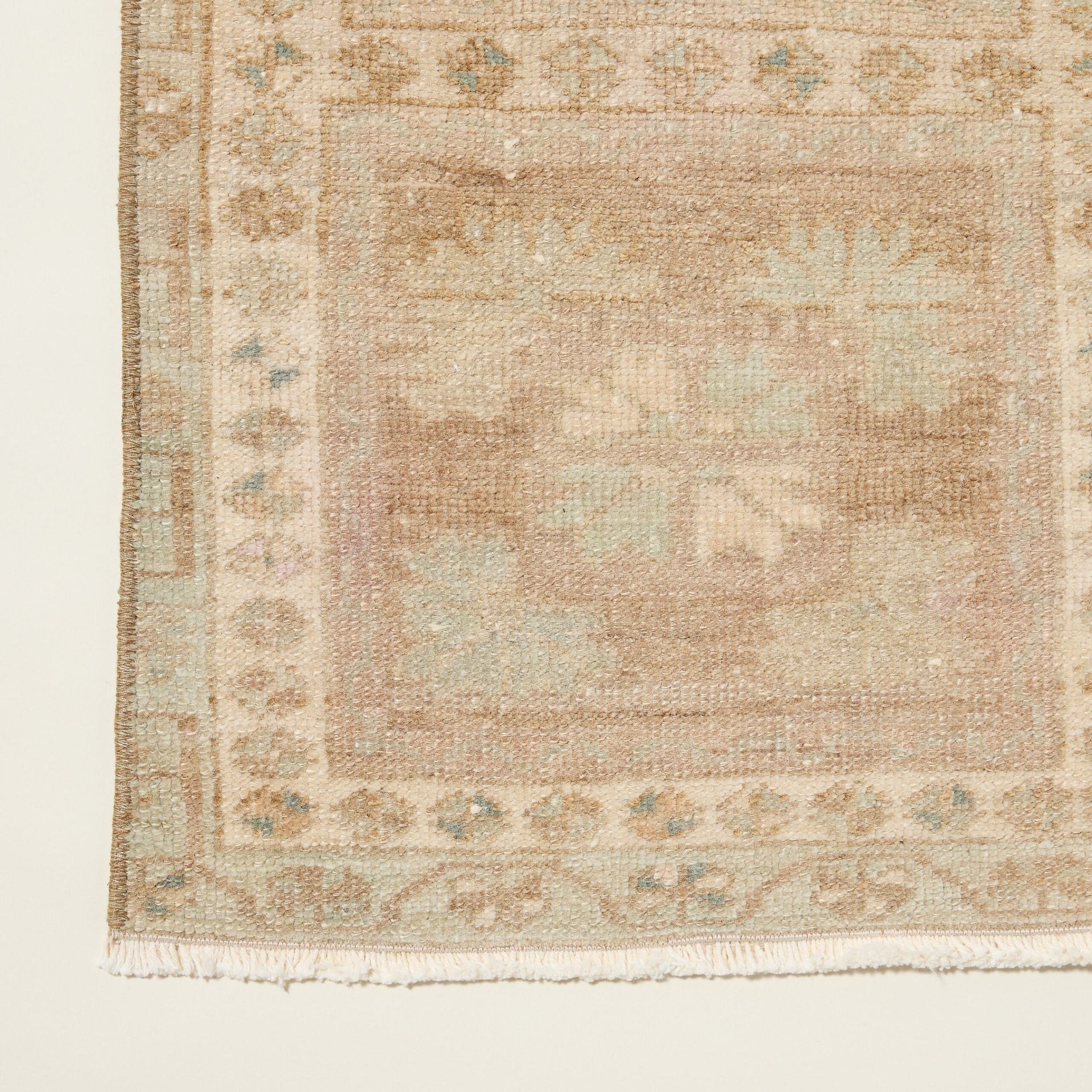 Raelynn Vintage Rug, 1'6" x 3'3"